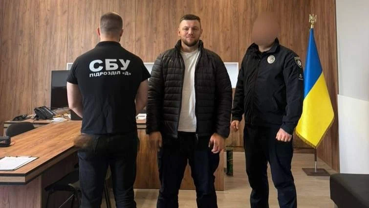 Торгівля часом: у ТЦК в Ужгороді силовики проводять обшуки