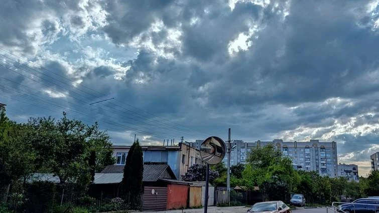Синоптики оголосили штормове попередження у Львові через наближення атмосферного фронту