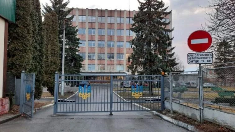 Трагедія у ванній кімнаті: у Тернопільському ТЦК застрелився містянин