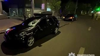 Нічна автотроща у середмісті Рівного: пішохід потрапив під колеса Audi