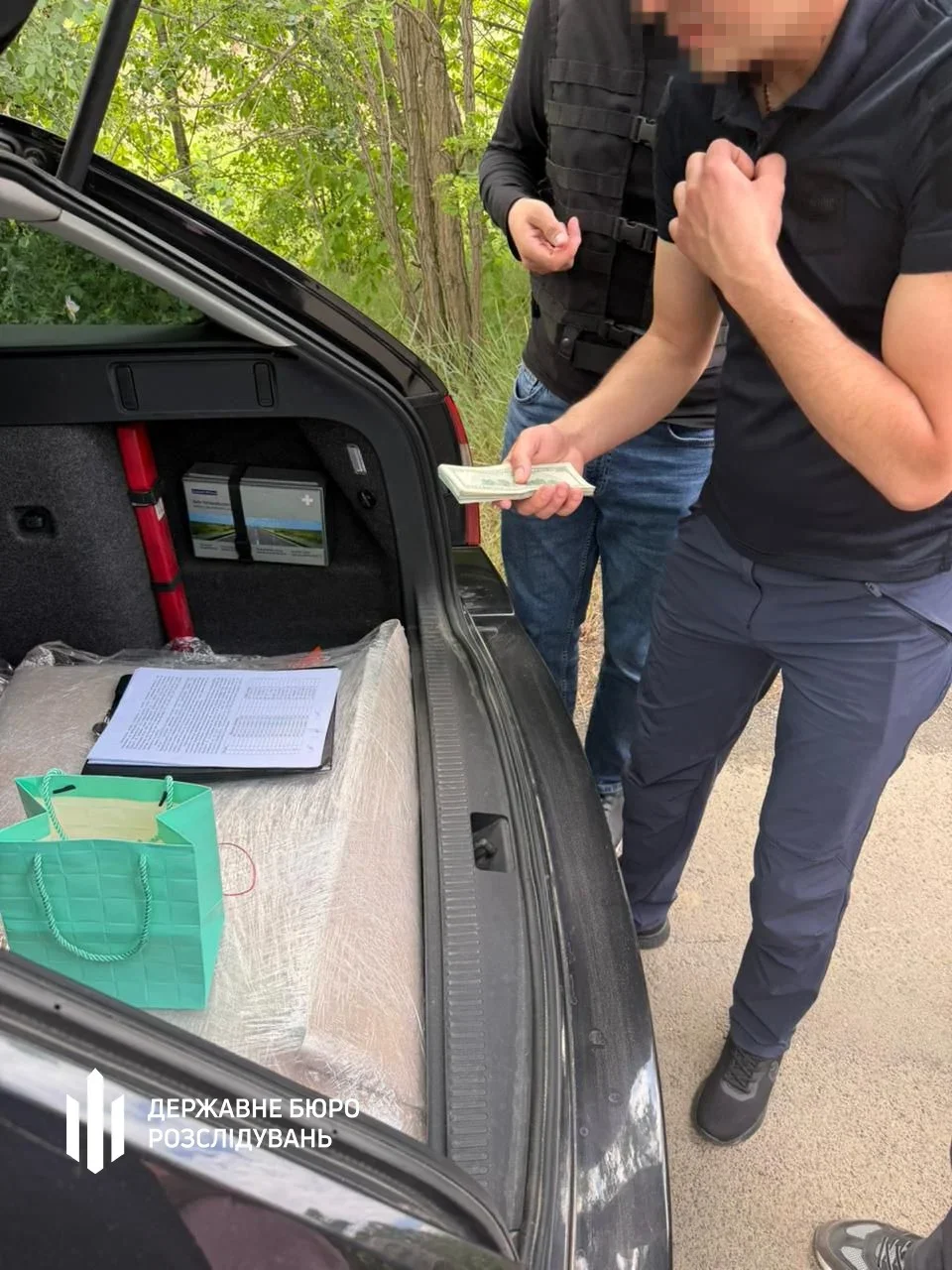 Махінації із закриттям справи про СЗЧ: на Закарпатті викрили адвоката