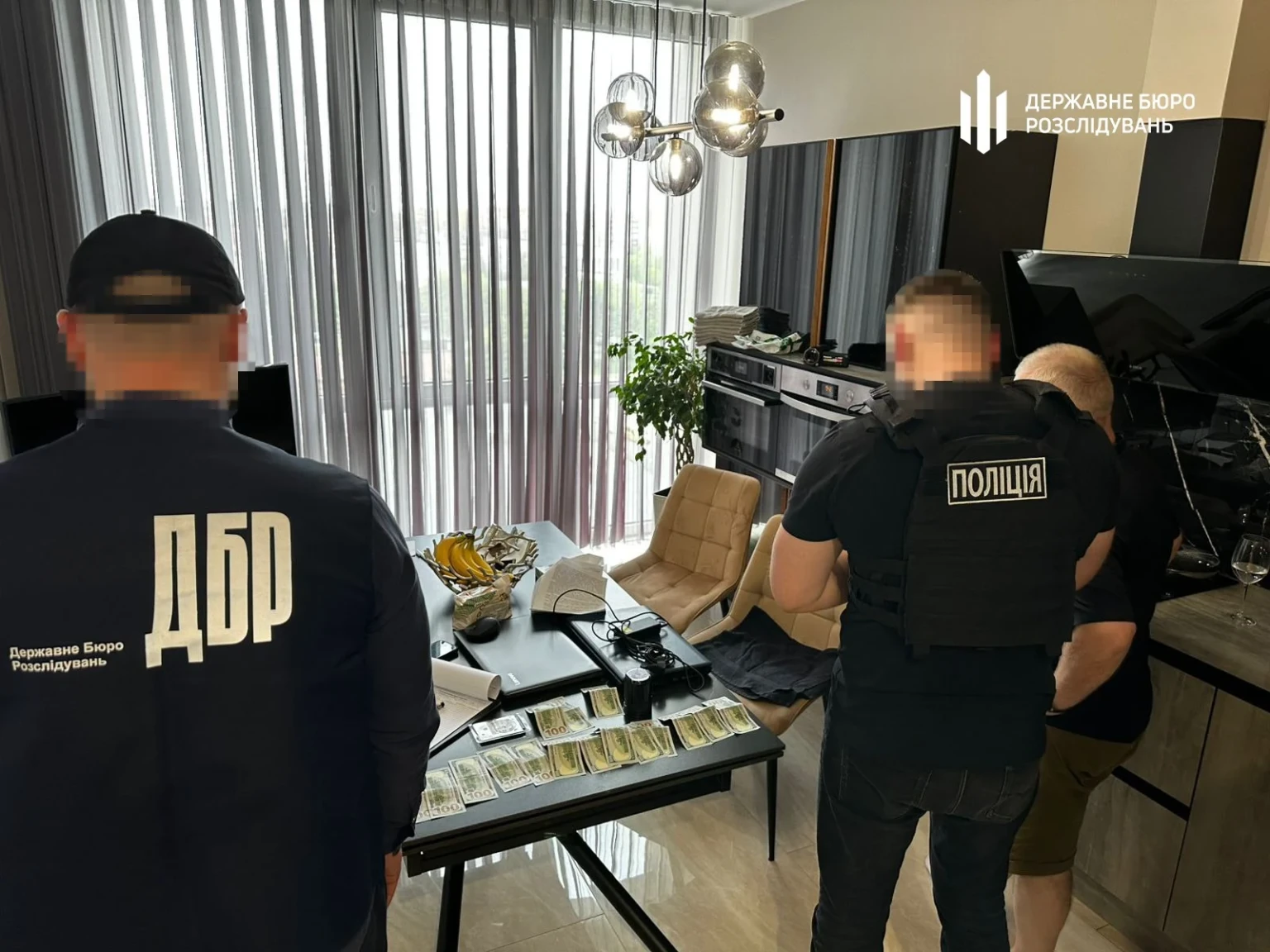 Махінації із закриттям справи про СЗЧ: на Закарпатті викрили адвоката