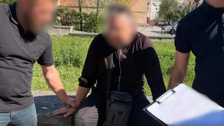 Хабар за переведення з передової до тилу: на Тернопільщині затримали підполковника