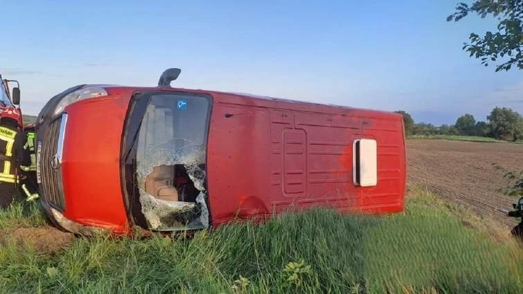 Трагічний виїзд з траси: у Ходорівській громаді перекинувся мікроавтобус із пасажиркою