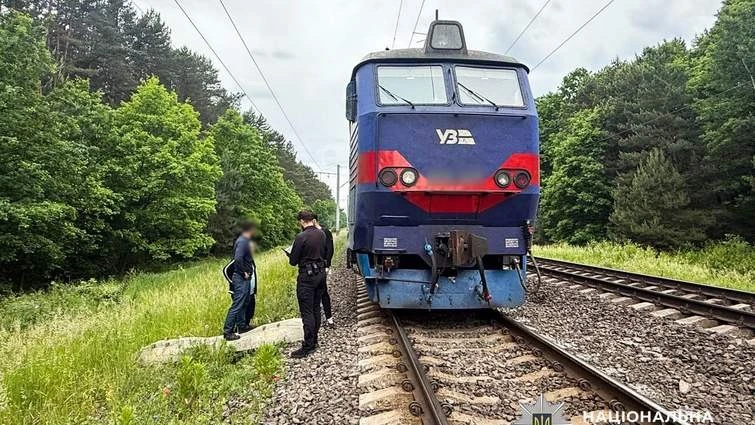 Трагедія на залізниці: на Рівненщині потяг Варшава – Київ на смерть збив підлітка