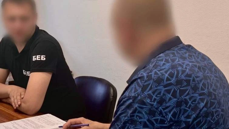 Понад 1,5 мільйона гривень збитків: на Буковині судитимуть екскерівника лікарні за махінації з преміями