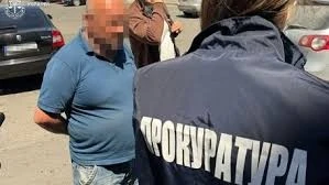 У Яворівському районі підліток на електросамокаті опинився в лікарні через ДТП з Lexus